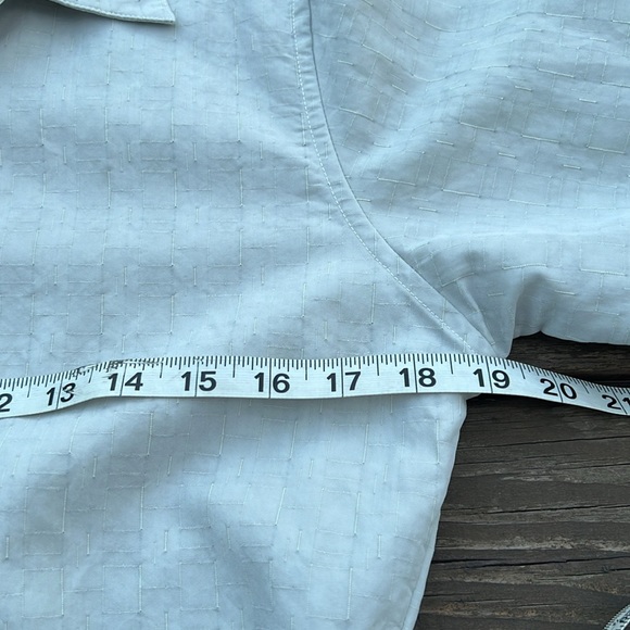 The North Face Button-down Shirt with zippered side pocket - Picture 12 of 16